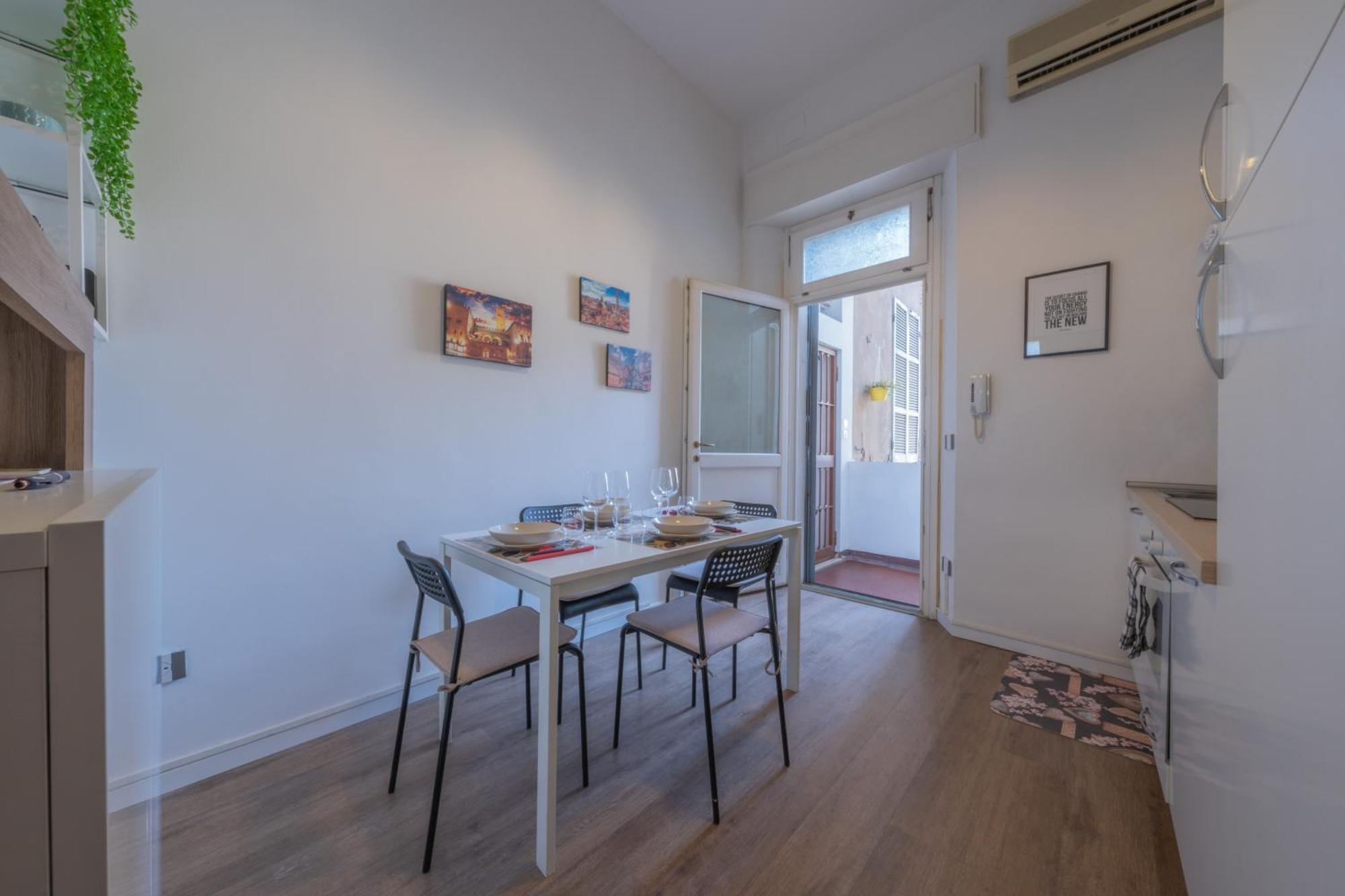 Suite In The Center Of Болонья Экстерьер фото