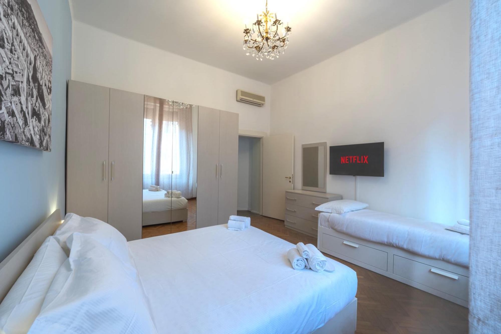Suite In The Center Of Болонья Экстерьер фото